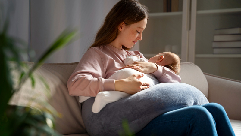 Breastfeeding and Weight Loss - Safe and Effective Tips